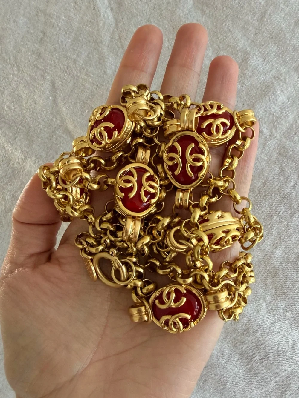 ❤️CHANEL Gold-Tone Multilayered Necklace with Red Glass Medallions✨